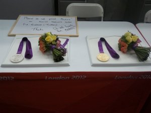 Gold und Silber bitte nicht berühren.